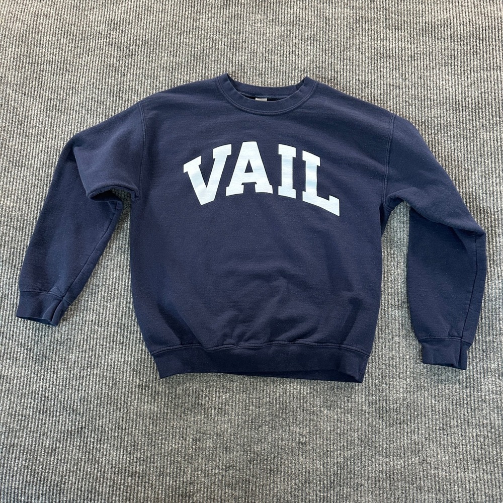 Gildan Vail Colorado Crewneck Sweatshirt Medium Navy Blue Heavy Blend Ski Resort